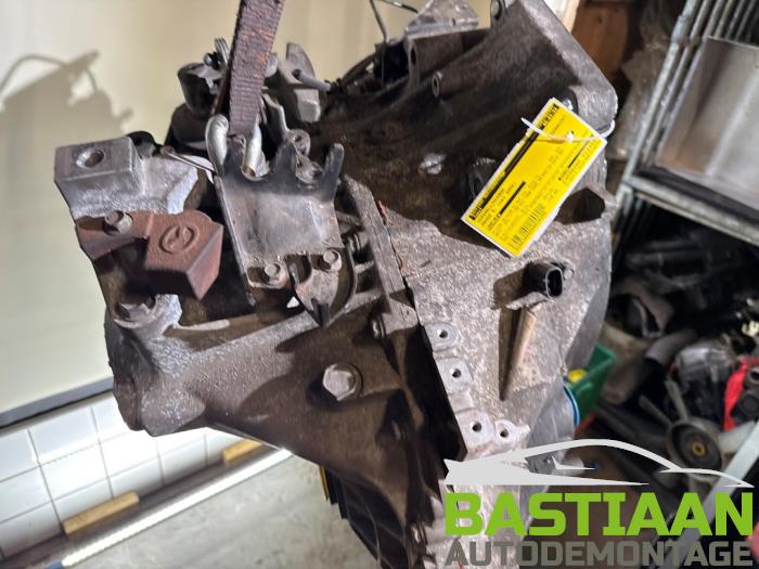 Versnellingsbak van een Mazda 5 (CR19) 2.0 CiDT 16V High Power 2008