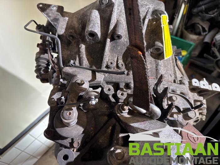 Versnellingsbak van een Mazda 5 (CR19) 2.0 CiDT 16V High Power 2008