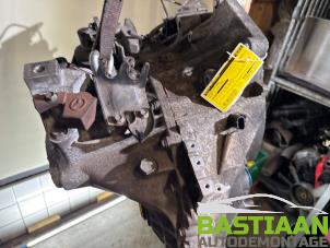 Versnellingsbak van een Mazda 5 (CR19) 2.0 CiDT 16V High Power 2008