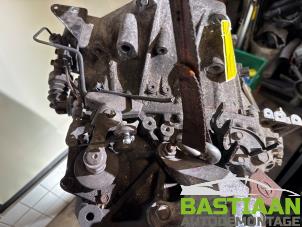 Versnellingsbak van een Mazda 5 (CR19) 2.0 CiDT 16V High Power 2008