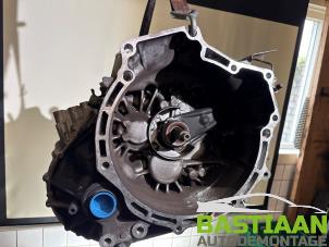 Versnellingsbak van een Mazda 5 (CR19) 2.0 CiDT 16V High Power 2008