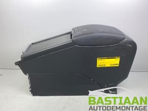 Gebruikte Armleuning Volvo S60 II (FS) 2.0 D3 20V Prijs € 39,90 Margeregeling aangeboden door Bastiaan Autodemontage