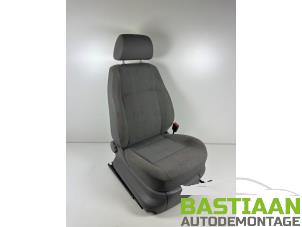 Gebruikte Stoel rechts Volkswagen Caddy III (2KA,2KH,2CA,2CH) 2.0 SDI Prijs € 74,90 Margeregeling aangeboden door Bastiaan Autodemontage
