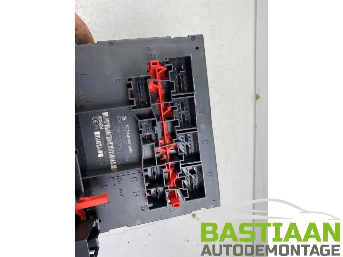 Computer Body Control van een Volkswagen Caddy III (2KA,2KH,2CA,2CH) 2.0 SDI 2007