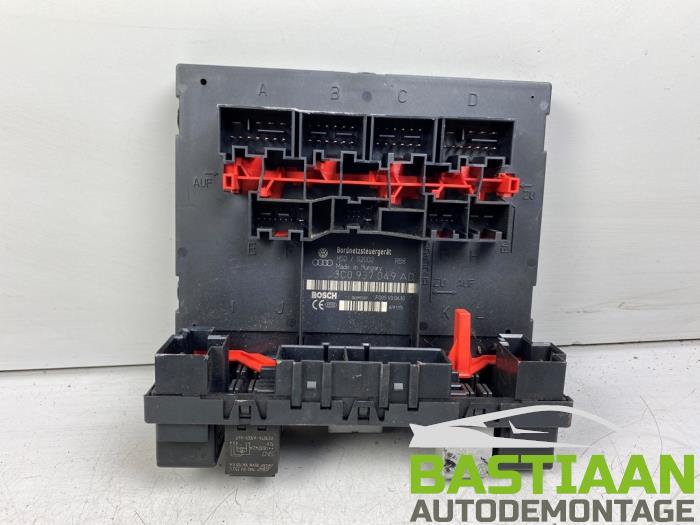 Computer Body Control van een Volkswagen Caddy III (2KA,2KH,2CA,2CH) 2.0 SDI 2007