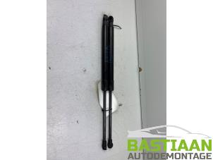 Gebruikte Set Gasdempers Achterklep BMW 1 serie (E87/87N) 116i 2.0 16V Prijs € 24,99 Margeregeling aangeboden door Bastiaan Autodemontage