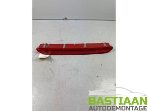 Gebruikte Extra Remlicht midden Volkswagen Polo V (6R) 1.2 12V Prijs € 19,90 Margeregeling aangeboden door Bastiaan Autodemontage