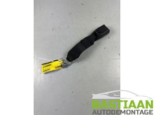 Gebruikte Veiligheidsgordel midden-achter Mazda 5 (CR19) 2.0 CiDT 16V High Power Prijs € 49,90 Margeregeling aangeboden door Bastiaan Autodemontage