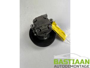 Gebruikte Stuurbekrachtiging Pomp Volkswagen Transporter/Caravelle T5 2.5 TDi Prijs € 74,99 Margeregeling aangeboden door Bastiaan Autodemontage