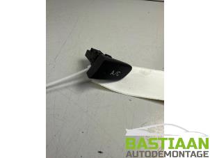Gebruikte Schakelaar Airco Toyota Aygo (B10) 1.0 12V VVT-i Prijs € 24,99 Margeregeling aangeboden door Bastiaan Autodemontage