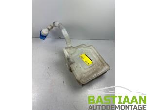 Gebruikte Ruitensproeier voor Volkswagen Touran (1T1/T2) 1.6 FSI 16V Prijs € 29,99 Margeregeling aangeboden door Bastiaan Autodemontage