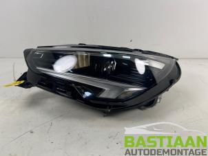 Gebruikte Linker Koplamp Opel Corsa F (UB/UH/UP) 1.2 12V 100 Prijs € 749,99 Margeregeling aangeboden door Bastiaan Autodemontage