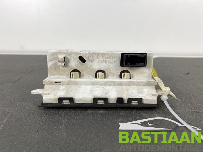 Gebruikte Display Interieur Peugeot 206+ (2L/M) 1.4 XS Prijs € 19,99 Margeregeling aangeboden door Bastiaan Autodemontage