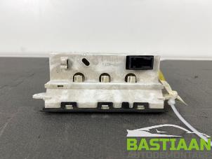 Gebruikte Display Interieur Peugeot 206+ (2L/M) 1.4 XS Prijs € 19,99 Margeregeling aangeboden door Bastiaan Autodemontage