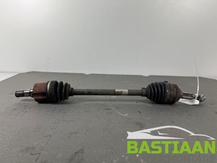 Gebruikte Aandrijfas links-voor Suzuki Swift (ZA/ZC/ZD1/2/3/9) 1.3 VVT 16V Prijs € 39,99 Margeregeling aangeboden door Bastiaan Autodemontage