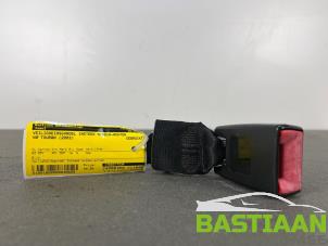 Gebruikte Veiligheidsgordel Insteek midden-achter Volkswagen Touran (1T1/T2) 1.6 FSI 16V Prijs € 49,99 Margeregeling aangeboden door Bastiaan Autodemontage