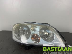 Gebruikte Rechter Koplamp Volkswagen Touran (1T1/T2) 1.6 FSI 16V Prijs € 39,99 Margeregeling aangeboden door Bastiaan Autodemontage