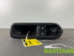 Gebruikte Elektrisch Raam Schakelaar Renault Twingo II (CN) 1.2 16V Prijs € 19,99 Margeregeling aangeboden door Bastiaan Autodemontage