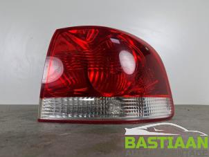 Gebruikte Achterlicht rechts Volkswagen Touareg (7LA/7L6) 3.2 V6 24V Prijs € 33,00 Margeregeling aangeboden door Bastiaan Autodemontage