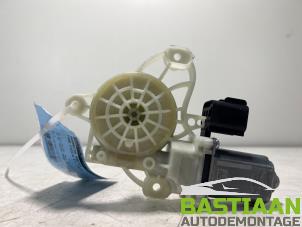 Gebruikte Portierruitmotor Ford Fiesta 7 1.1 Ti-VCT 12V 70 Prijs € 24,90 Margeregeling aangeboden door Bastiaan Autodemontage