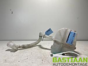 Gebruikte Ruitensproeiertank voor Volkswagen Up! (121) 1.0 12V 75 Prijs € 99,99 Margeregeling aangeboden door Bastiaan Autodemontage