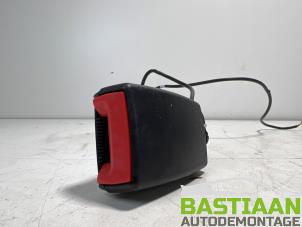 Gebruikte Veiligheidsgordel Insteek links-voor Volkswagen Up! (121) 1.0 12V 75 Prijs € 24,90 Margeregeling aangeboden door Bastiaan Autodemontage