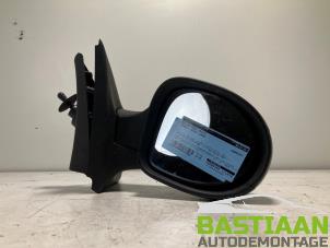 Gebruikte Buitenspiegel rechts Renault Twingo II (CN) 1.2 16V Prijs € 26,99 Margeregeling aangeboden door Bastiaan Autodemontage
