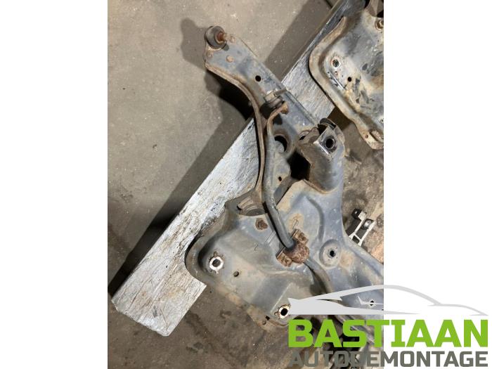 Subframe van een Opel Corsa D 1.2 16V 2010