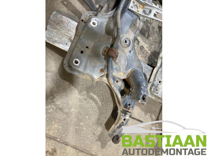 Subframe van een Opel Corsa D 1.2 16V 2010