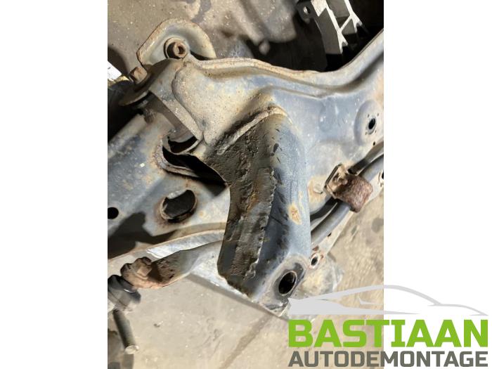 Subframe van een Opel Corsa D 1.2 16V 2010