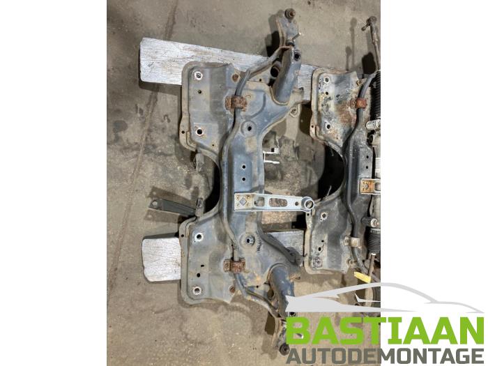Subframe van een Opel Corsa D 1.2 16V 2010