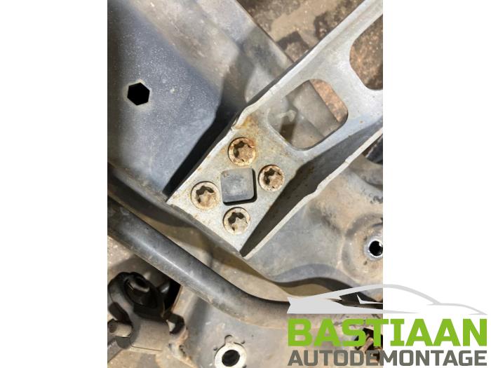 Subframe van een Opel Corsa D 1.2 16V 2010