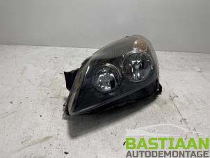 Gebruikte Linker Koplamp Opel Astra H (L48) 1.6 16V Twinport Prijs € 64,99 Margeregeling aangeboden door Bastiaan Autodemontage