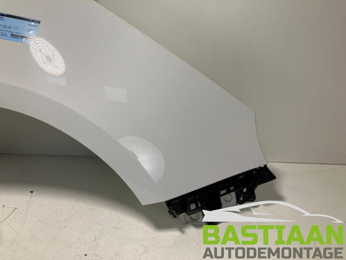 Scherm rechts-voor van een Opel Adam 1.4 16V Bi-Fuel Ecoflex 2017