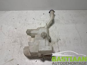 Gebruikte Ruitensproeiertank voor Citroen C5 III Tourer (RW) 1.6 16V THP 155 Prijs € 29,99 Margeregeling aangeboden door Bastiaan Autodemontage