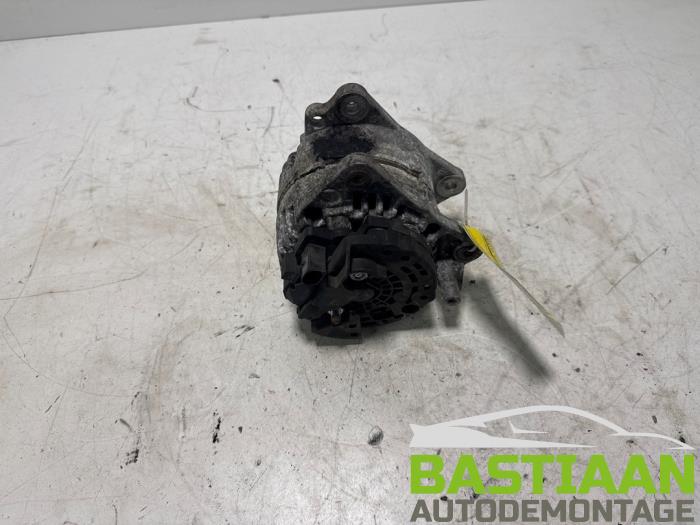 Dynamo van een Volkswagen Transporter T5 1.9 TDi 2005