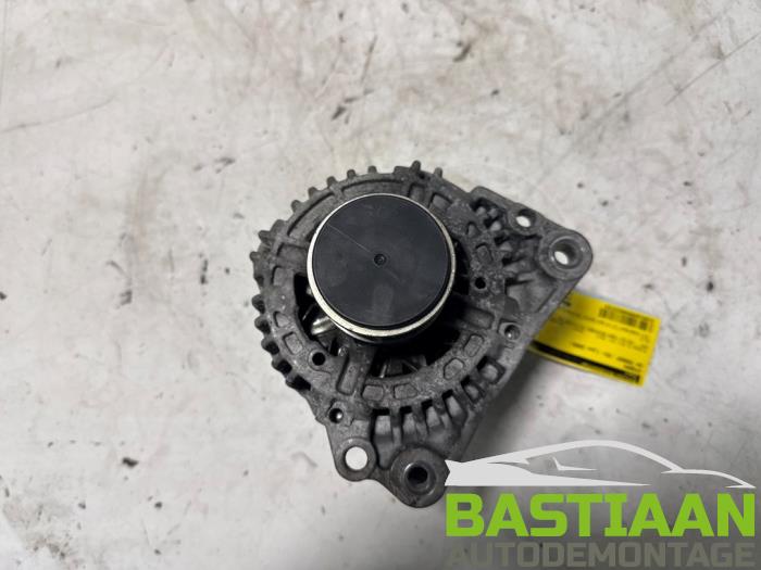 Dynamo van een Volkswagen Transporter T5 1.9 TDi 2005