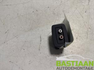 Gebruikte AUX/USB aansluiting Renault Scénic III (JZ) 1.5 dCi 110 Prijs € 24,99 Margeregeling aangeboden door Bastiaan Autodemontage