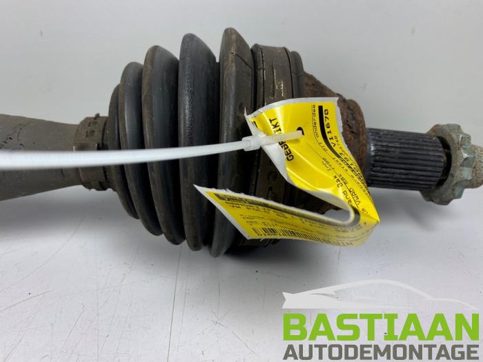 Aandrijfas links-voor van een Volkswagen Polo V (6R) 1.2 12V 2010
