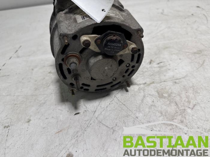 Dynamo van een Volkswagen Golf II (19E) 1.8 GTI 1989