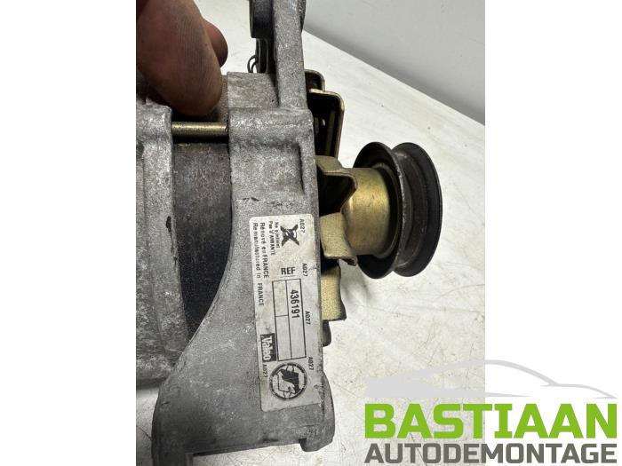 Dynamo van een Volkswagen Golf II (19E) 1.8 GTI 1989