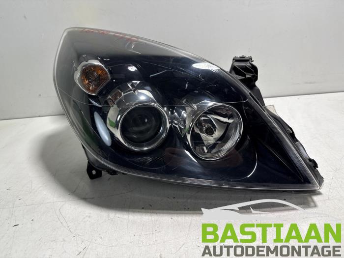 Koplamp rechts van een Opel Vectra C GTS 2.2 DIG 16V 2008