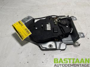 Gebruikte Slotmechaniek Achterklep Volkswagen Caddy III (2KA,2KH,2CA,2CH) 2.0 SDI Prijs € 59,95 Margeregeling aangeboden door Bastiaan Autodemontage