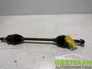 Gebruikte Aandrijfas links-voor Mitsubishi Space Star (A0) 1.0 12V Prijs € 48,50 Margeregeling aangeboden door Bastiaan Autodemontage