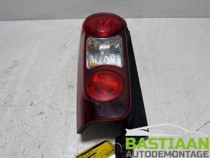 Gebruikte Achterlicht rechts Peugeot Partner (GC/GF/GG/GJ/GK) 1.6 HDI 75 Phase 1 Prijs € 43,00 Margeregeling aangeboden door Bastiaan Autodemontage