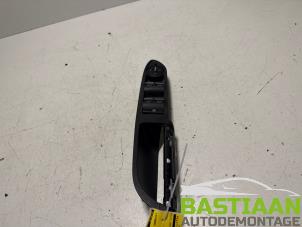 Gebruikte Elektrisch Raam Schakelaar Ford Kuga II (DM2) 2.0 TDCi 16V 140 Prijs € 19,99 Margeregeling aangeboden door Bastiaan Autodemontage