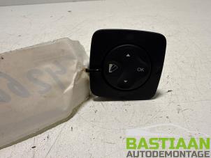 Gebruikte Schakelaar Renault Grand Scénic III (JZ) 2.0 16V CVT Prijs € 19,99 Margeregeling aangeboden door Bastiaan Autodemontage
