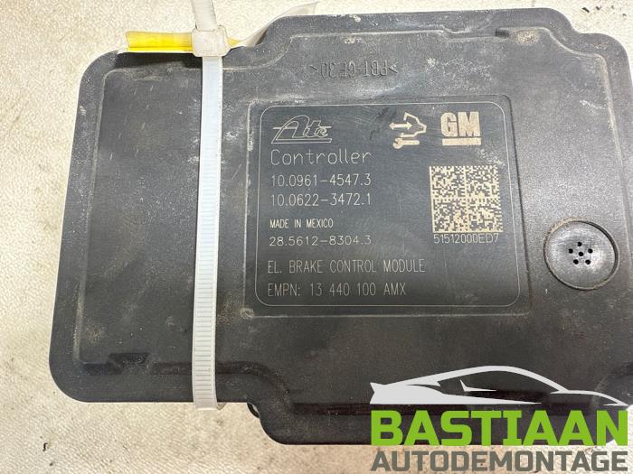 ABS Pomp van een Opel Astra J Sports Tourer (PD8/PE8/PF8) 2.0 CDTI 16V 165 2015