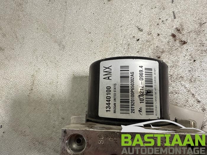 ABS Pomp van een Opel Astra J Sports Tourer (PD8/PE8/PF8) 2.0 CDTI 16V 165 2015