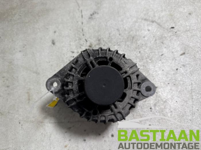 Dynamo van een Opel Astra J Sports Tourer (PD8/PE8/PF8) 2.0 CDTI 16V 165 2015